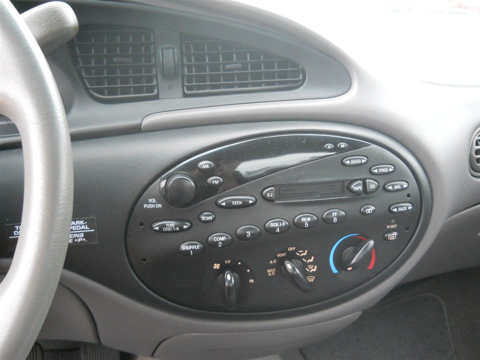 Used 1998 Ford Taurus SE FWD image 7