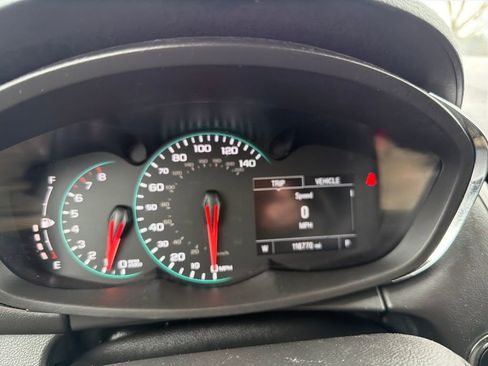 Used 2022 Chevrolet Trax LT w/ LT Convenience Package image 15