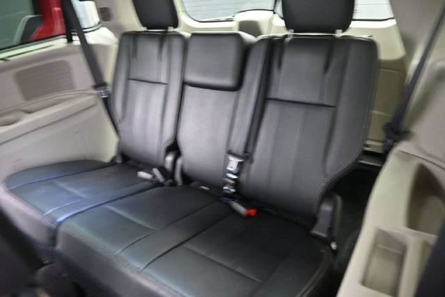 Used 2016 Chrysler Town & Country Touring w/ Driver Convenience Group FWD image 20