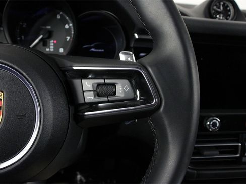 Used 2025 Porsche Macan image 15