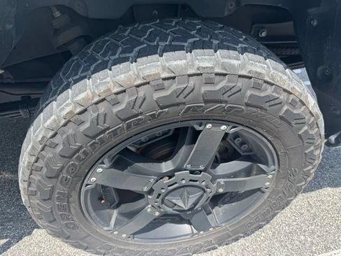 Used 2017 Toyota Tundra SR5 w/ SR5 Upgrade Package AWD/4WD image 22