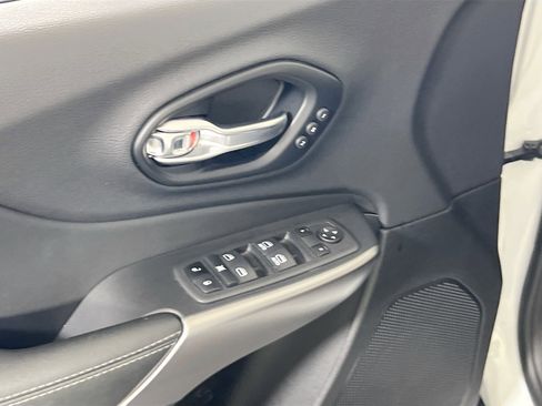 Used 2022 Jeep Cherokee Limited image 17