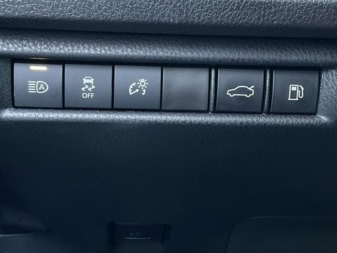 Used 2025 Toyota Camry SE image 27