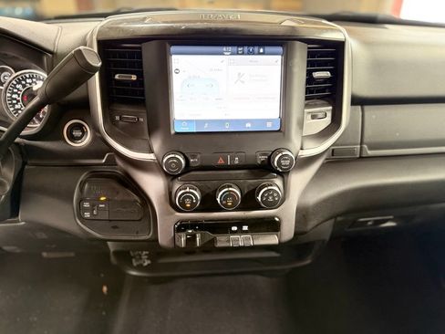 Used 2024 RAM 2500 Big Horn AWD/4WD image 17