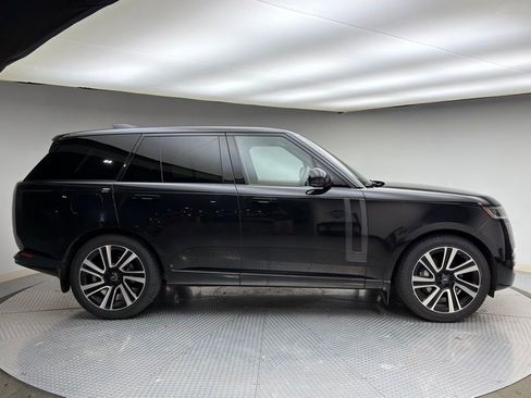 Used 2023 Land Rover Range Rover SE image 4