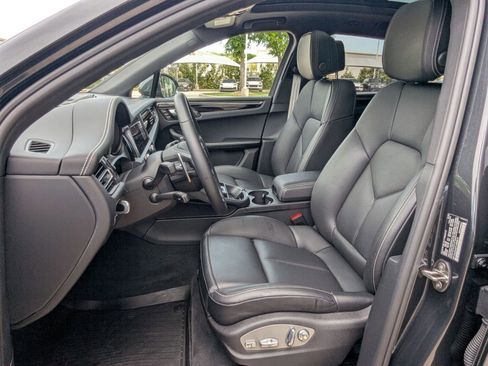 Certified 2026 Porsche Macan image 5