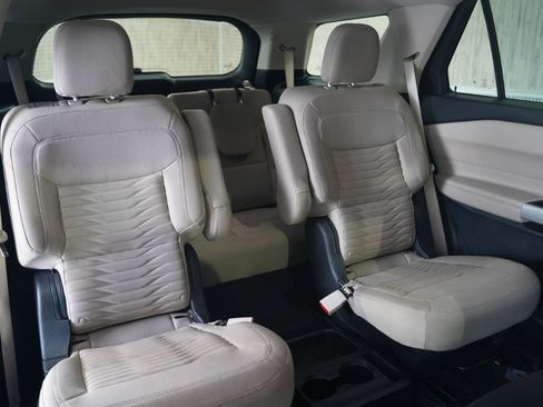 Used 2021 Ford Explorer XLT RWD image 35
