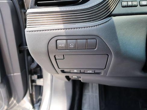 Used 2022 Lexus LS 500 AWD w/ Luxury Package image 36