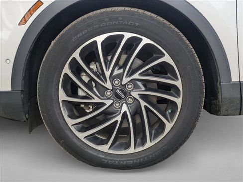 Used 2019 Lincoln Nautilus Reserve image 16