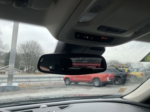 Used 2023 Buick Envision Essence image 26