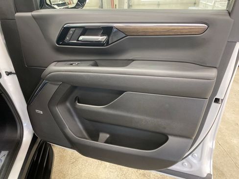 Certified 2025 Chevrolet Suburban High Country image 26