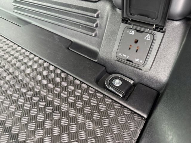 Used 2025 Land Rover Defender 110 S AWD/4WD image 47