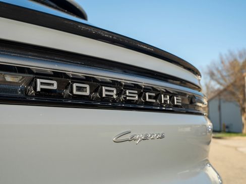 Certified 2024 Porsche Cayenne Coupe image 7