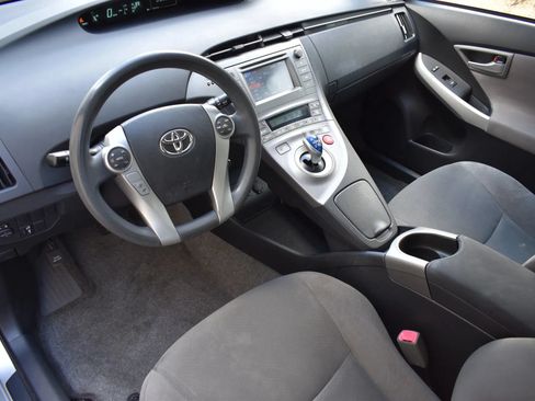 Used 2012 Toyota Prius Two FWD image 6