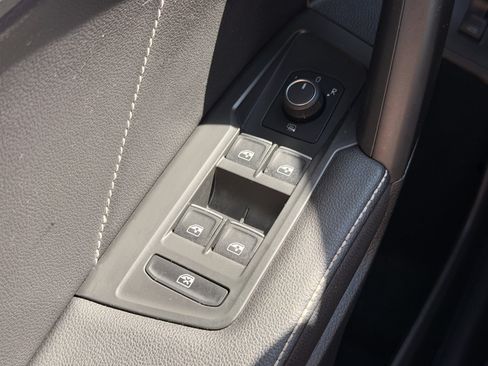 Used 2024 Volkswagen Tiguan SE FWD image 18