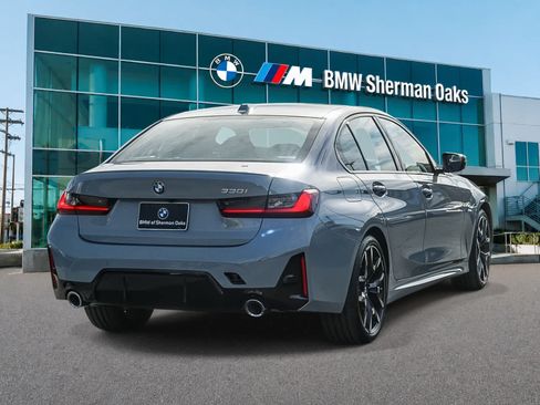 Used 2026 BMW 330i Sedan w/ M Sport Package RWD image 4