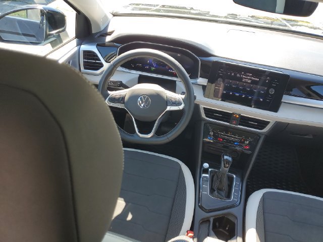 Certified 2025 Volkswagen Taos SE w/ Panoramic Sunroof Package FWD image 8