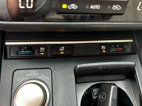 Used 2018 Lexus ES 350 w/ Navigation System Package image 24