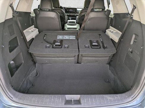 Used 2024 Kia Carnival EX FWD image 6
