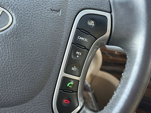 Used 2011 Hyundai Santa Fe Limited FWD image 23