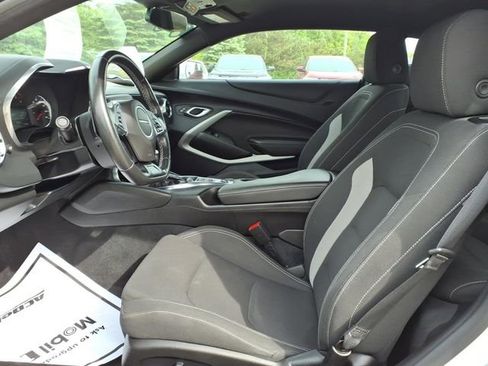 Used 2022 Chevrolet Camaro LT RWD image 10