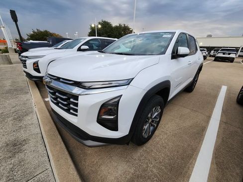Used 2026 Chevrolet Equinox LT FWD image 3