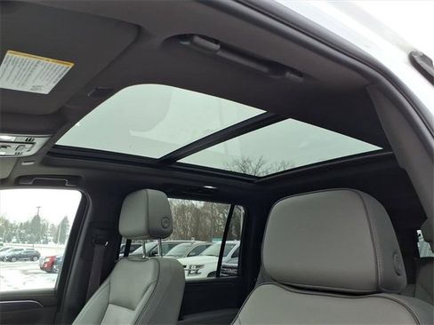 Used 2024 GMC Yukon XL SLT w/ SLT Premium Package image 20