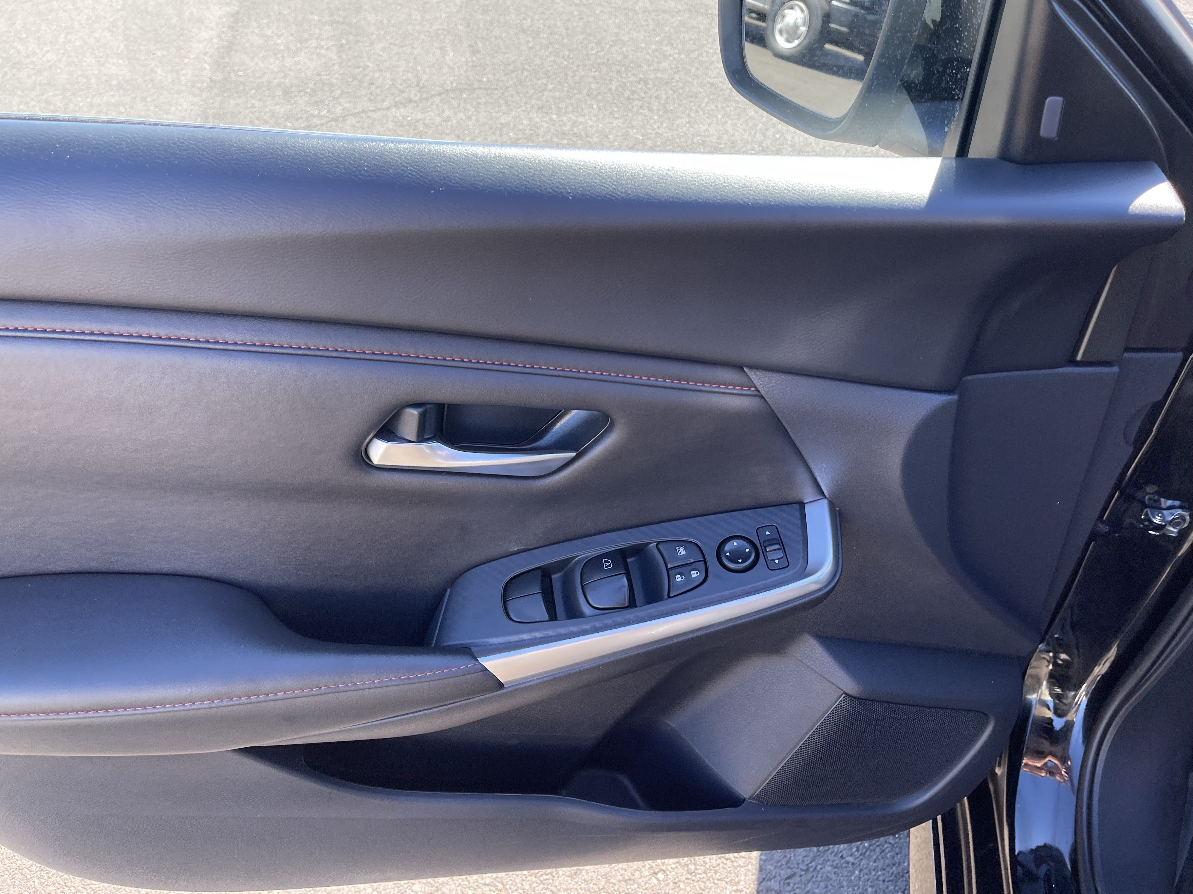 Used 2025 Nissan Sentra SR FWD image 17