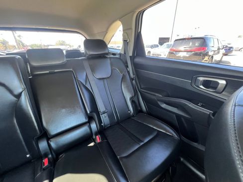 Used 2024 Kia Sorento S FWD image 42