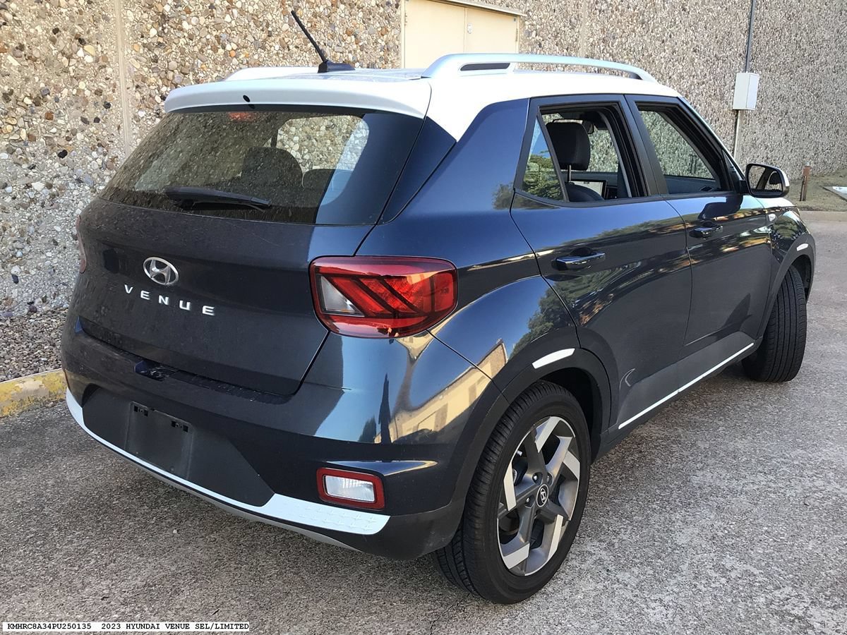 Used 2023 Hyundai Venue Limited w/ Cargo Package FWD image 5