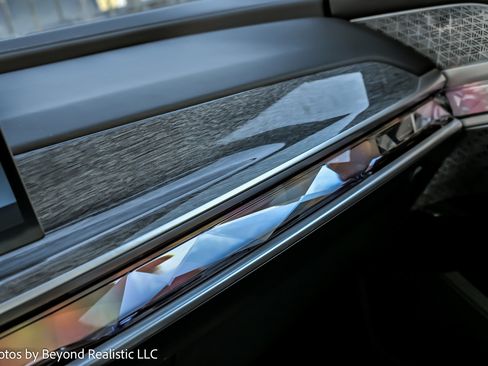 Used 2025 BMW 740i xDrive w/ Premium Package image 49