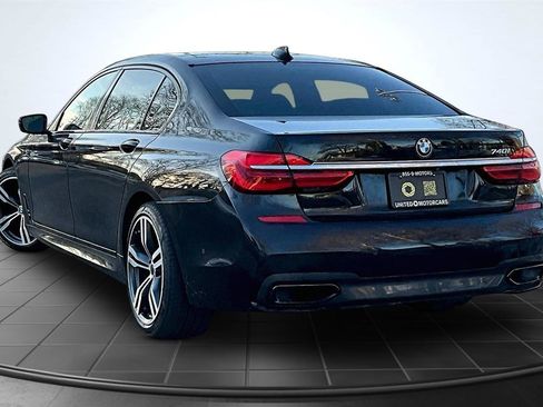 Used 2017 BMW 740i image 4