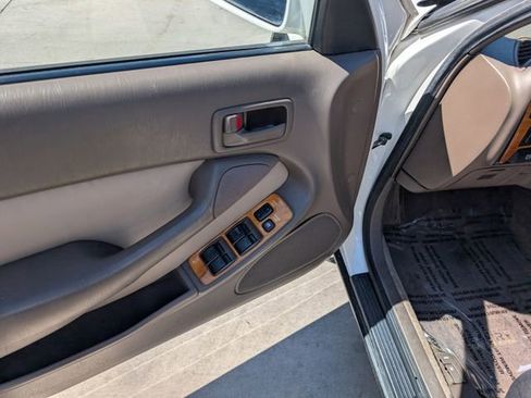 Used 1996 Toyota Camry LE FWD image 10