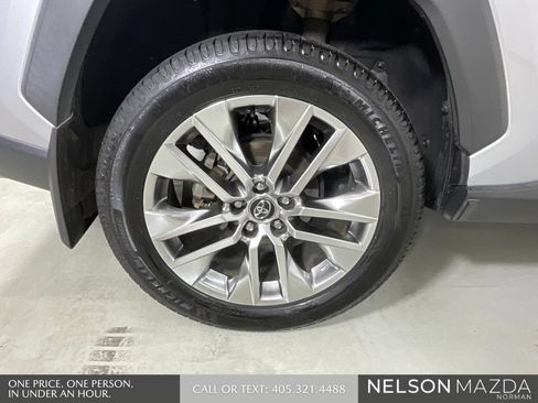 Used 2020 Toyota RAV4 XLE Premium FWD image 10