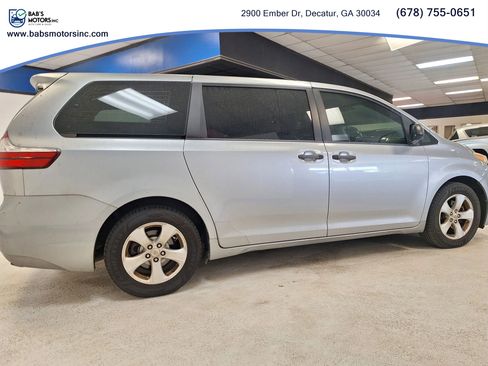 Used 2017 Toyota Sienna L FWD image 8