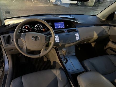 Used 2010 Toyota Avalon XLS image 19
