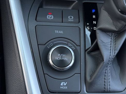 Used 2025 Toyota RAV4 LE image 22