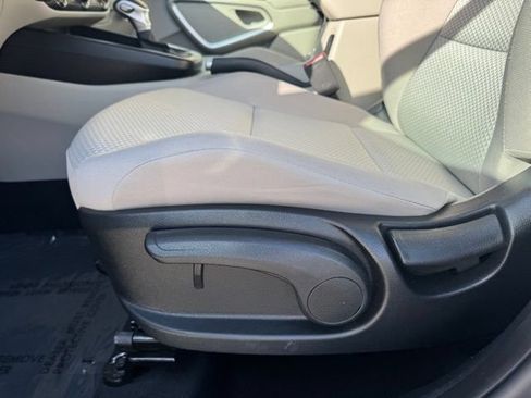 Certified 2025 Kia Soul LX w/ LX Technology Package FWD image 19