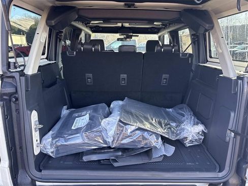 New 2025 Ford Bronco Badlands image 13