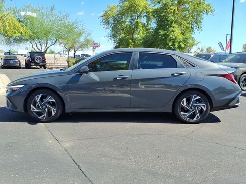 Certified 2025 Hyundai Elantra Limited FWD image 2