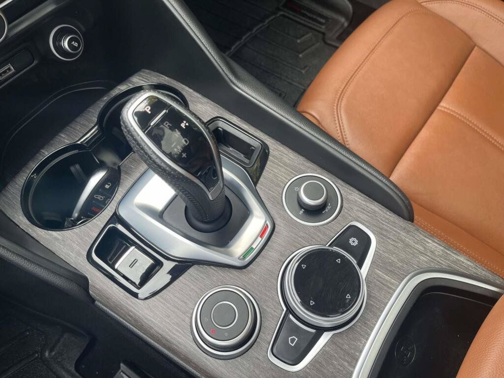 Used 2022 Alfa Romeo Giulia Ti w/ Active Assist Plus Package AWD/4WD image 27