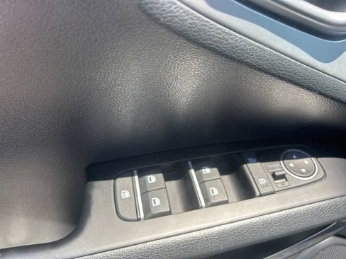 Used 2025 Kia Soul LX w/ LX Technology Package FWD image 13