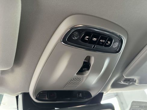 Certified 2022 Volvo XC90 T6 Momentum image 33