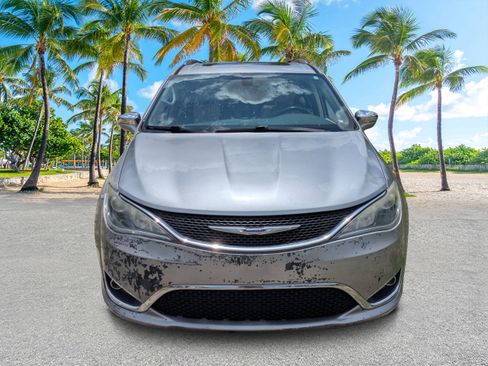 Used 2019 Chrysler Pacifica Limited FWD image 8