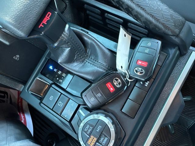 Used 2025 Toyota Tacoma TRD Off-Road w/ TRD Off Road Upgrade Package AWD/4WD image 32