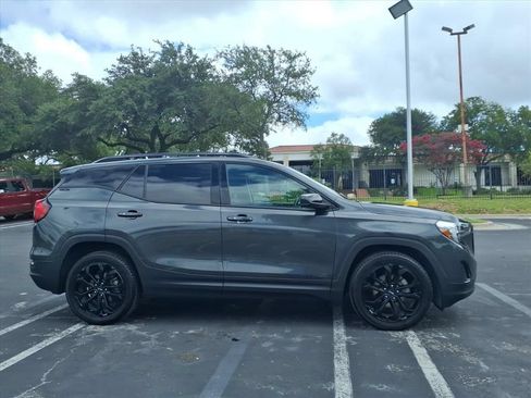Used 2021 GMC Terrain SLE w/ Driver Convenience Package FWD image 4