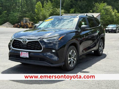 Used 2023 Toyota Highlander XLE AWD/4WD image 1