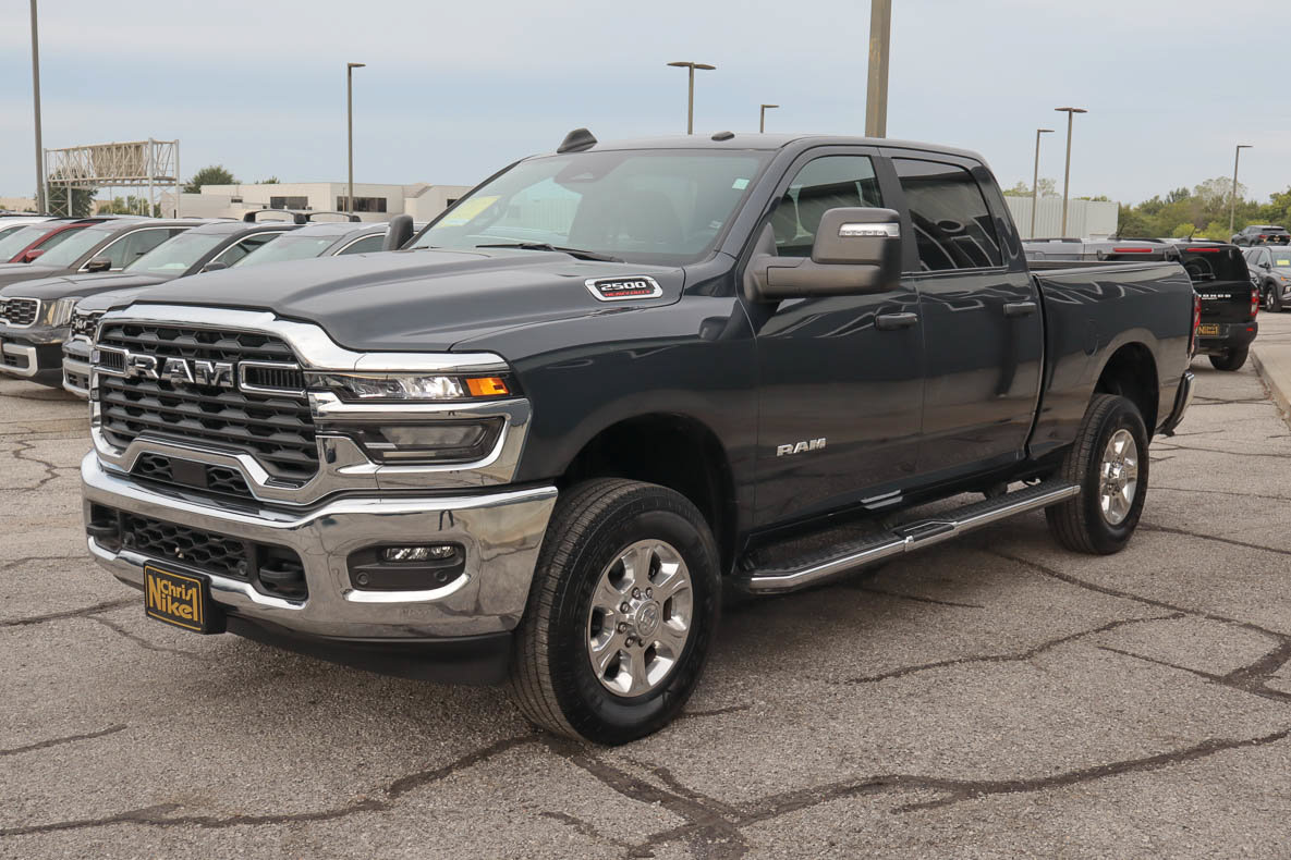 Used 2026 RAM 2500 Big Horn AWD/4WD image 3