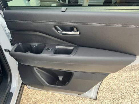 Certified 2025 Nissan Pathfinder Platinum w/ Cargo Package AWD/4WD image 19