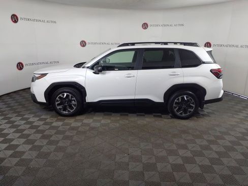 Certified 2025 Subaru Forester Premium AWD/4WD image 8